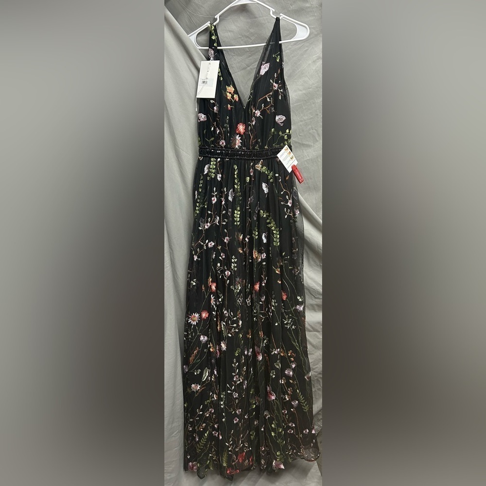 Mac Duggal 12282 NWOT FLORAL EMBROIDERED SLEEVELESS A LINE GOWN - Picture 4 of 7